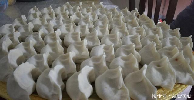 饺子别直接放冰箱,饺子店老板教我一招,放半年吃着也像刚包的