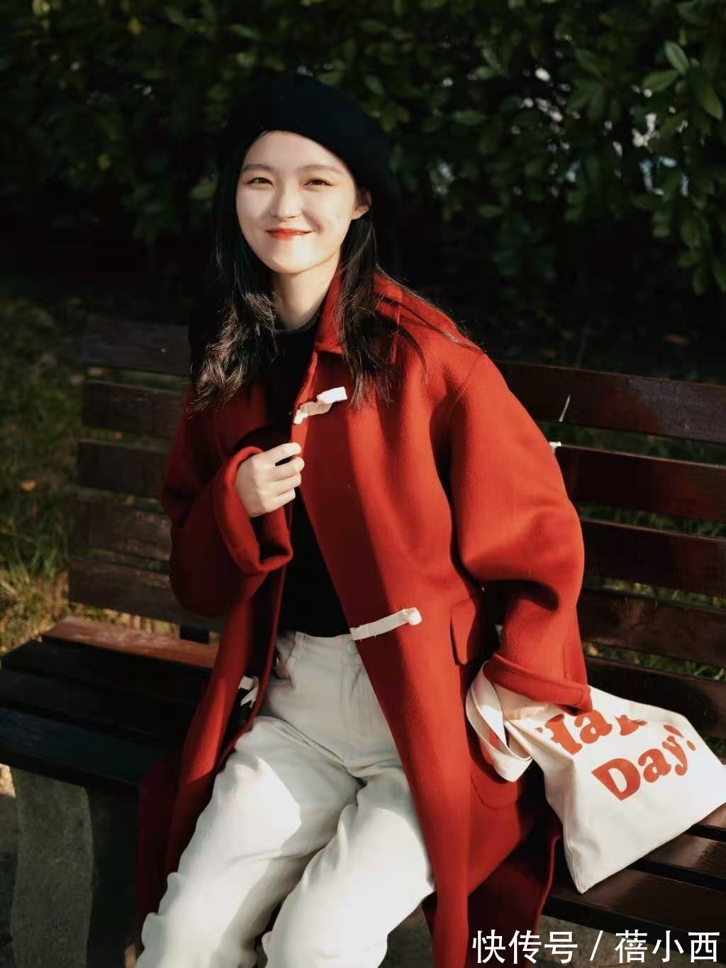 燕麦 女人无论年纪多大,冬季建议多穿这3种颜色大衣,高级洋气又好看