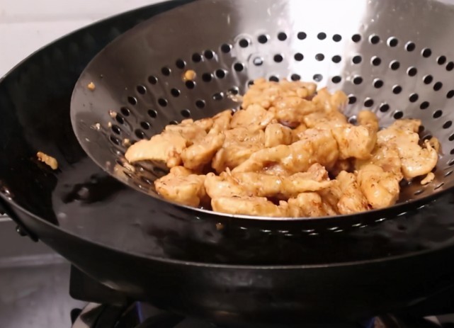 炸酥肉,这3味料少一样都不行,难怪酥肉不脆嫩不好吃!