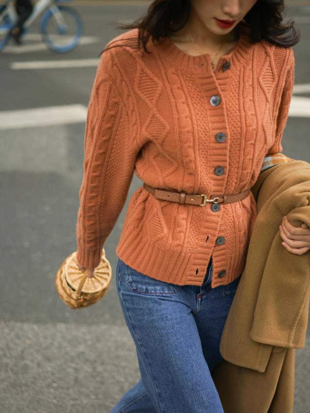 针织衫|被秋天的“阔腿裤”美到!不光很流行,搭配起来简单还很好看