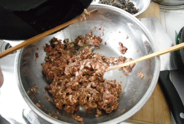 调饺子馅有讲究,牢记“4点”,肉馅又嫩又香,饺子出锅鲜香多汁