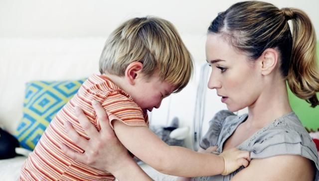 张女士|真机智妈妈将录音笔缝进孩子衣服,终于知道孩子为啥性情大变了