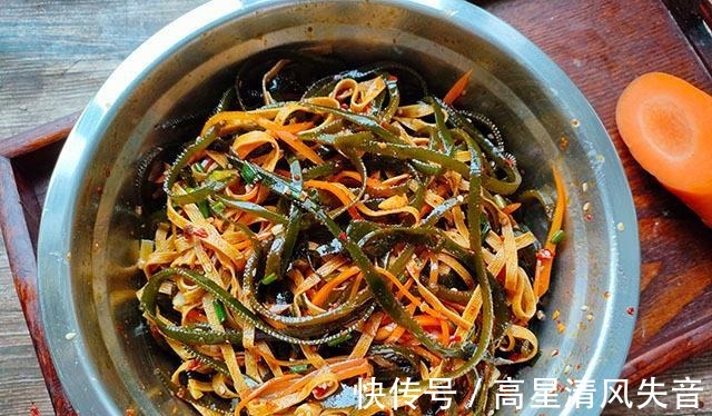 海带丝|这菜我家一周吃3回,食材烫一烫,浇点料汁拌一拌,天热吃真爽口!