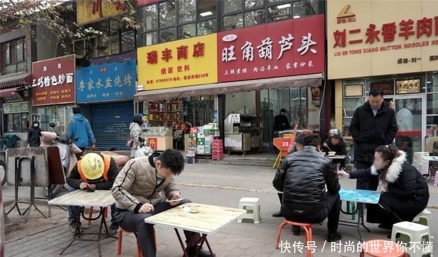 24年街边小店，一碗面70元，还没到饭点就座无虚席……！