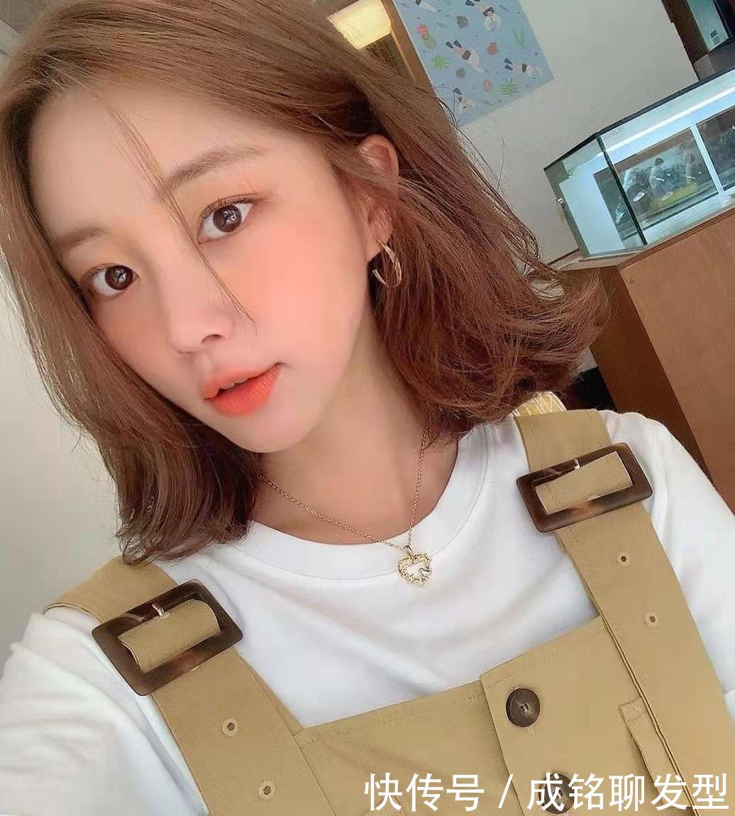 不用打理都好看的4种发型,简约时尚又减龄,衬托五官又显脸小