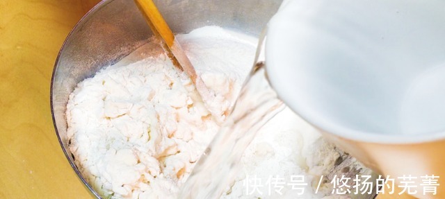 面粉|在家烙饼，做好3个步骤，烙饼层次分明，柔软又筋道，凉了也不硬！