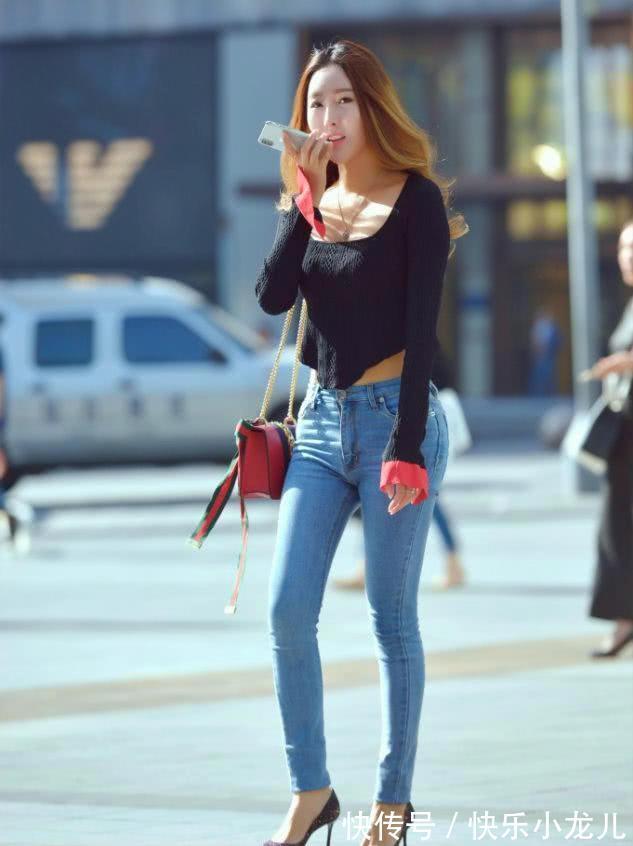 美女 牛仔裤彰显美女的优雅,搭配起来潇洒帅气,潮流又好看