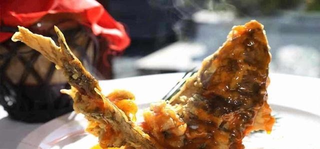 鲤鱼|中国北方传统年夜饭必备-《糖醋鲤鱼》的历史