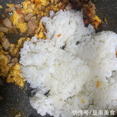 五花肉|跟饭店大厨学的肉丁炒饭的做法，果然好吃到没朋友