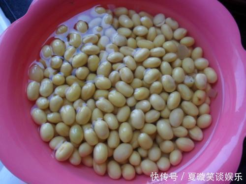 打豆浆时，黄豆只用水泡就错了，大厨教你一招，豆浆又香又好喝
