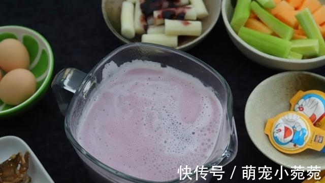 给孩子准备早餐，我20分钟就端出来8样，婆婆摇头孩子欢喜