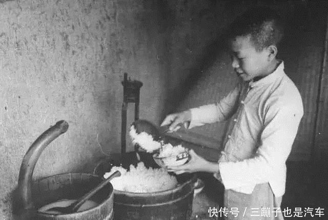 真实|一百年前的农村真实生活老照片，当今的你能呆得了几天