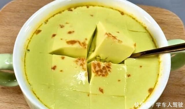 蒸鸡蛋羹时,有人加盐,有人加水,教你正确做法,又滑又嫩无蜂窝