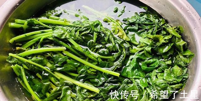 蔬菜|秋季，这蔬菜遇见别错过，做法特简单，学生娃多吃，对视力有好处！