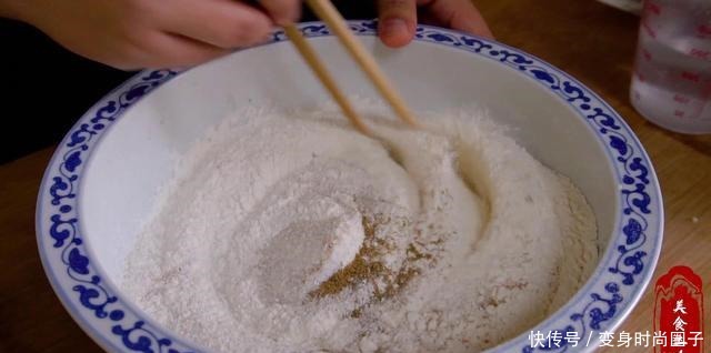 好吃|懒人烤馕,步骤简单味道超棒,外香里软越嚼越过瘾,比馒头好吃