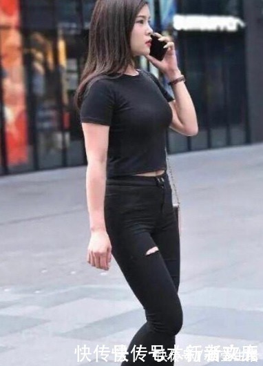 时尚 牛仔裤适合各种搭配,凸显女性时尚甜美的气质