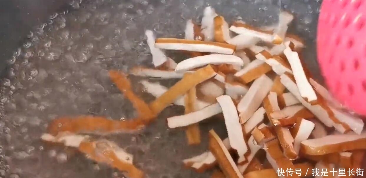 全家人|香干、豆芽、韭菜一起简单炒一炒,香气十足特开胃,全家人都爱吃