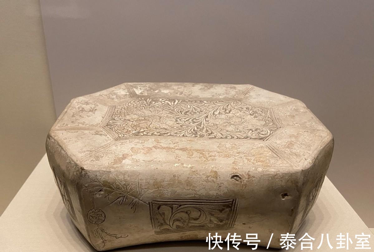 津窑|国博：类似的瓷枕做对比，外行也能分出河津窑和磁州窑