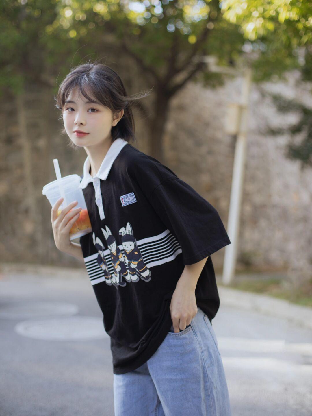 秋天|谁说早秋不适合穿短裙的,这样穿照样好看!