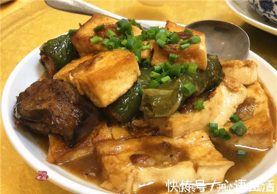 亲戚请吃饭,表姐提前抢着去买单,5人花了210,爸妈满足吃到撑