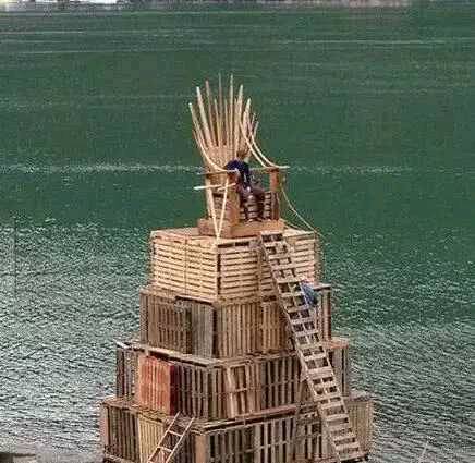 |搞笑图片幽默段子笑话妹子也是扎心了,心爱的人跟别人在一起了