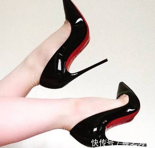 简约 性感的高跟鞋简约又大方,穿上十分优雅有范!
