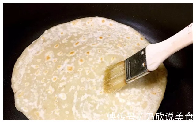 在家做烙饼记住一个诀窍，又软又好吃，凉了也不干硬，腮帮子不疼