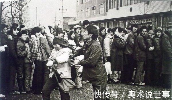 深圳|老照片: 直击80年代的中国, 深圳夜总会第一代陪侍女郎长相惊人