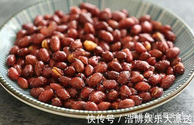 冷锅凉油|炒花生米,先倒油就错了!多加1步,花生米更酥脆,放1周都不回潮