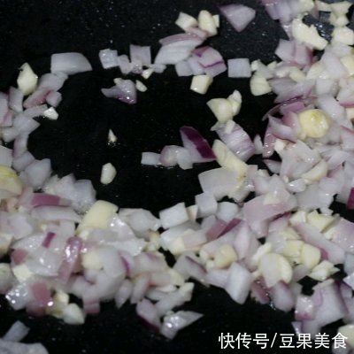 虾仁芝士焗面|#安佳马苏里拉芝士挑战赛#虾仁芝士焗面