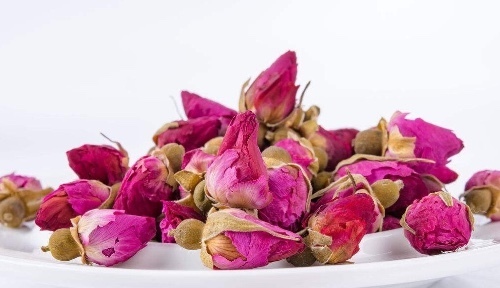 玫瑰花|玫瑰加 “它”泡一泡,连喝7天,帮身体补补血,子宫越来越暖和