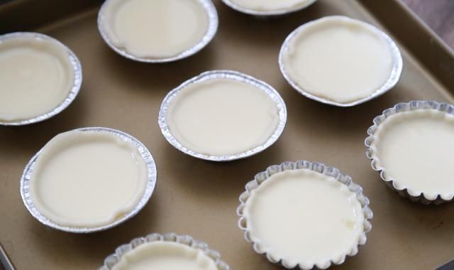 1袋牛奶,2个鸡蛋,9张饺子皮,简单一做,个个香甜酥脆有嚼劲