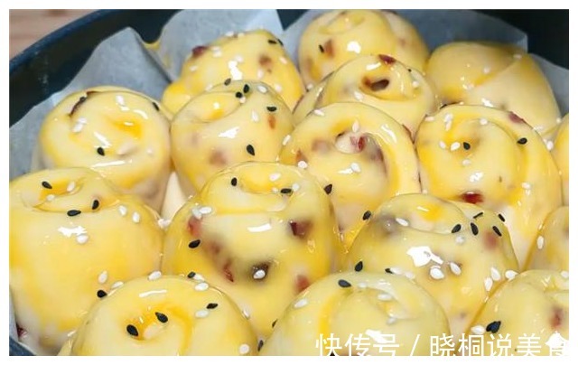 面包在家就能做,一碗面粉搭配两个鸡蛋,不用烤箱,出锅就能吃!