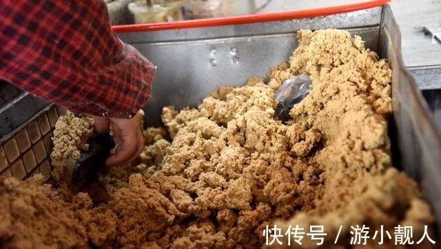 湿气|睡前将3个药材放在肚脐上,就能驱寒除湿,预防百病!