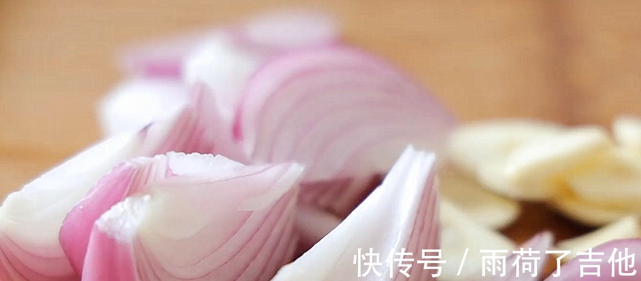 洋葱|土豆做法跟红烧肉一样香，我家一周吃3回，做法简单营养又美味！