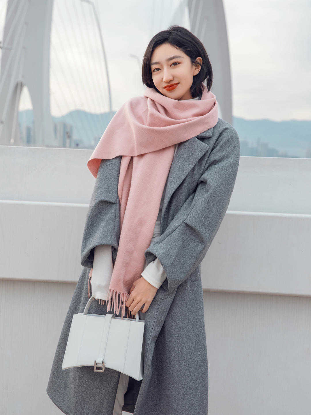 日系|年不止流行黑白灰,还有雾霾的大衣,绝对依旧火热,而且显白又高级