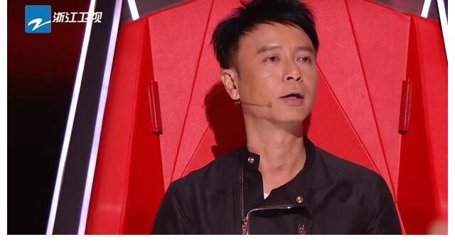 首场|《好声音2021》首场强强对决，郑智鸿出局，李克勤的选择是正确的