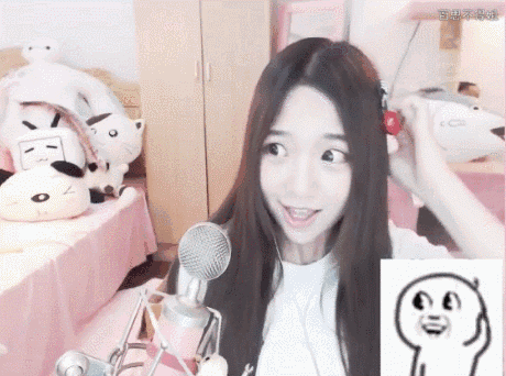 |搞笑GIF趣图:上一秒霸气十足,下一秒跪地求饶