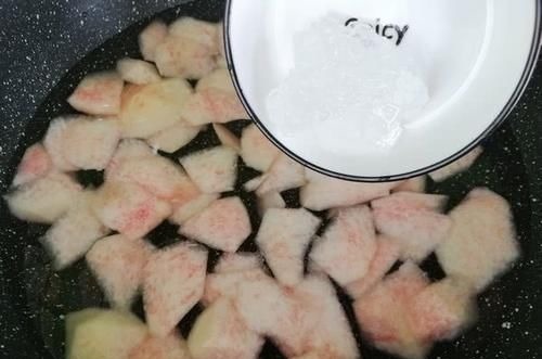 美女为了梦想远走异国他乡，却遭遇坏人绑架，被残忍对待