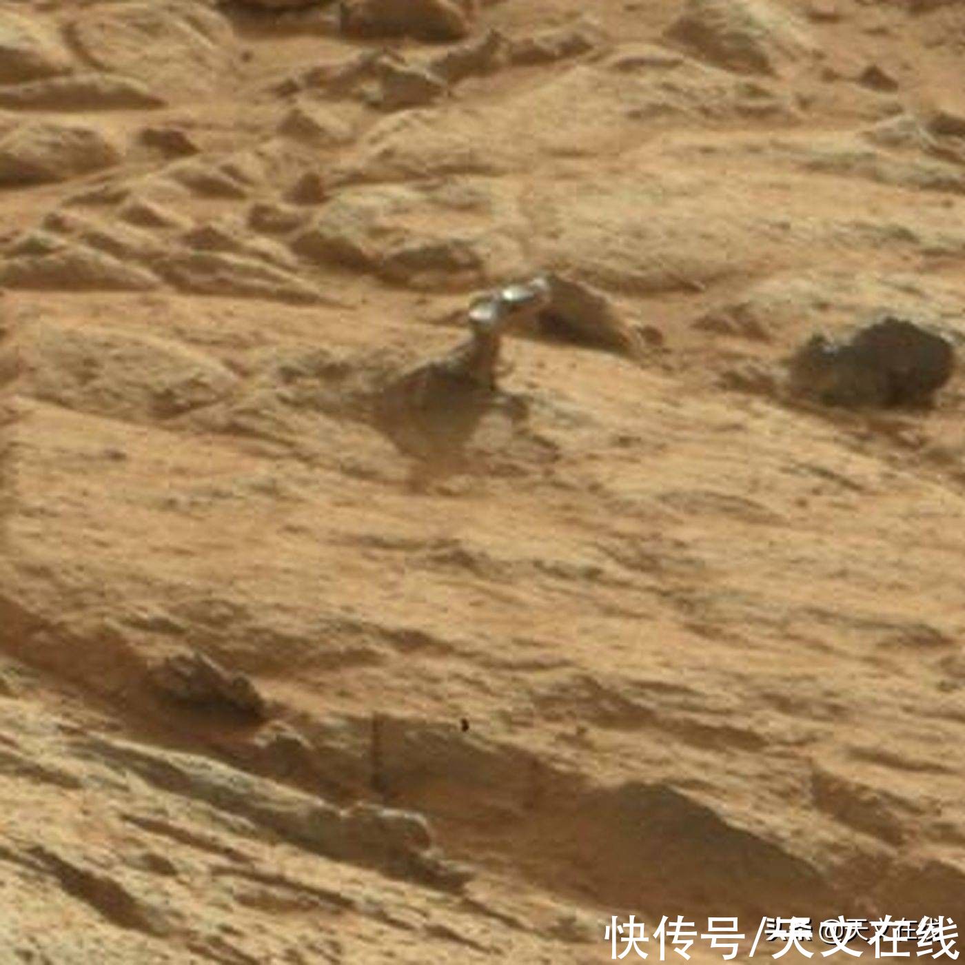 火星 沟壑纵横,表面黑色物质喷射,火星到底有多奇怪