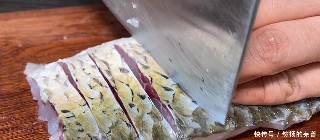 冬天记得多吃鱼,教你草鱼特色做法,味道鲜美,一周吃七次都嫌少