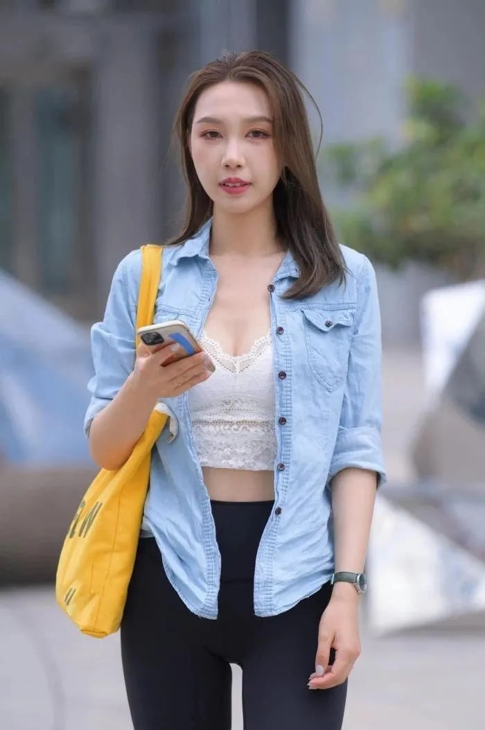 身材 身材曼妙的美女小姐姐,穿瑜伽裤,展现出满满的青春活力