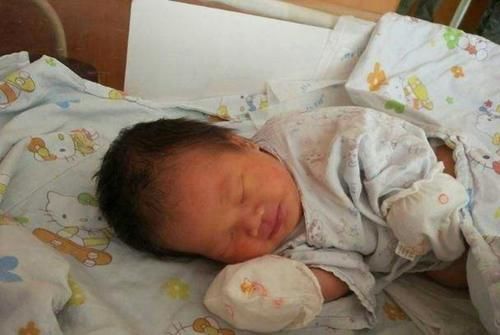 新手父母|新生宝宝若有这三个表现,新手父母可别大意,宝宝没准“生病”了