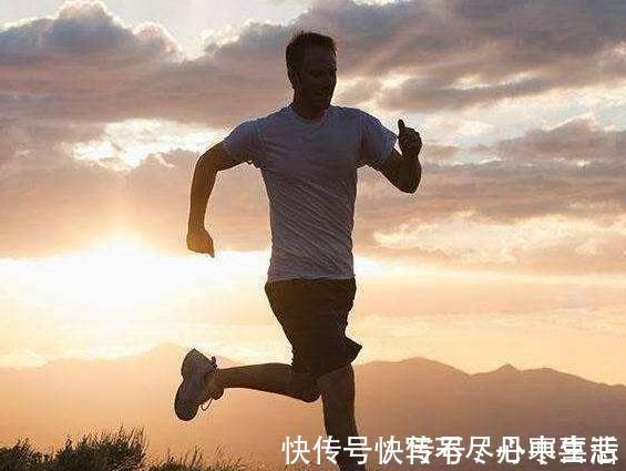 常吃|常吃黑芝麻真能乌发吗?只要坚持3件事,其实比吃黑芝麻还管用!