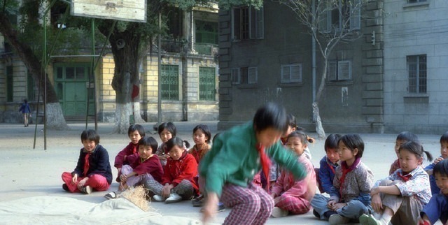 书摊&80年代老照片,最让人怀念的年代,没有手机、网络,人们依然开心
