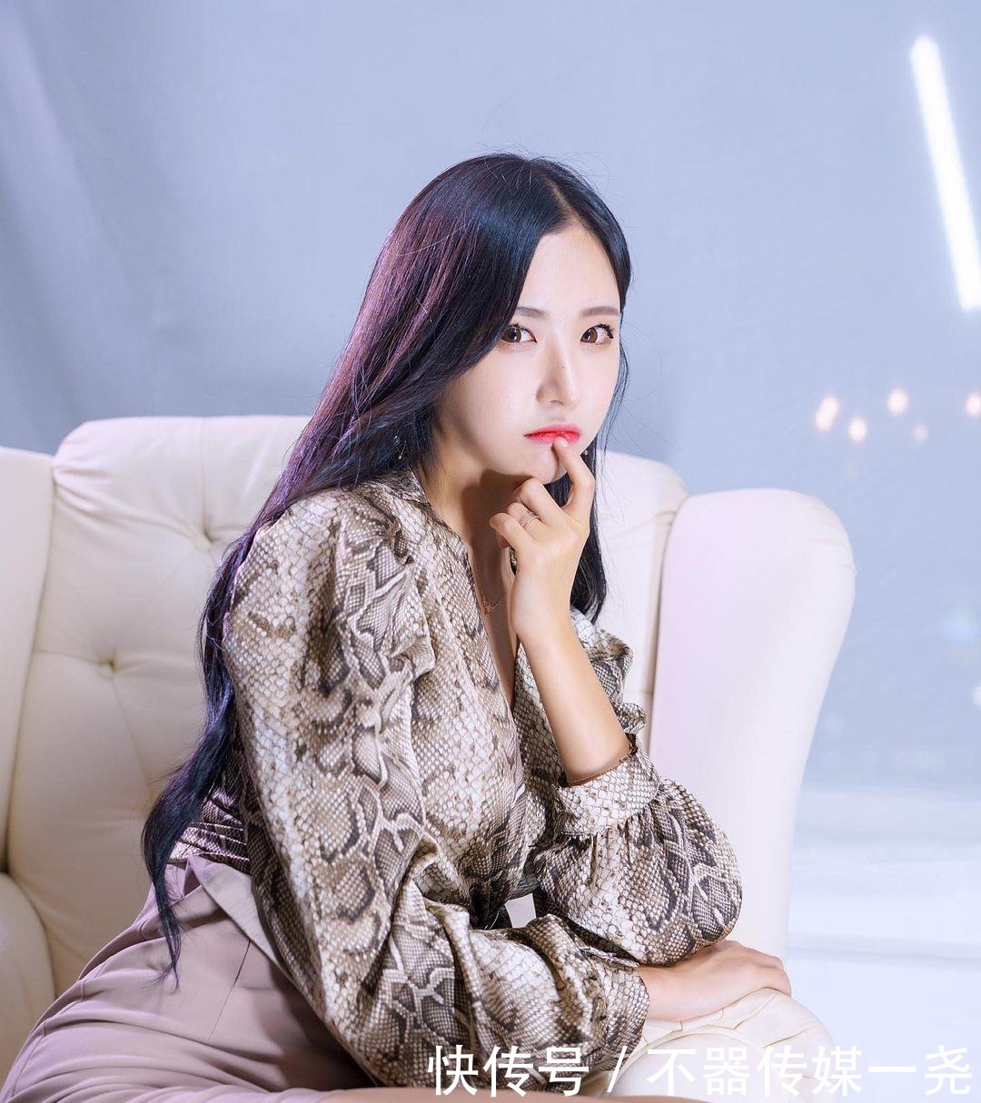 搭配|纯欲风包臀裙，复古搭配超美大长腿