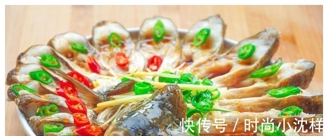 清蒸|不管蒸什么鱼,这个步骤都不能省!鱼肉细嫩无腥味,赶快学学吧