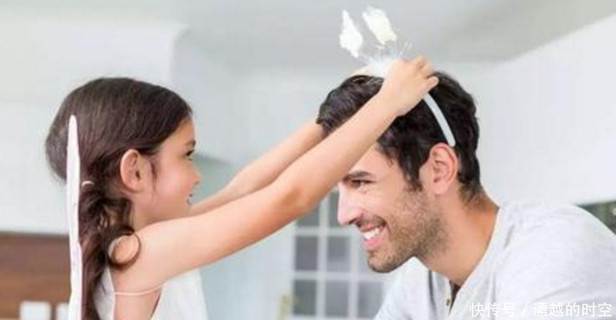 老爸|“医院最霸气宝宝”走红,边输液边溜爸爸,网友卑微的爸爸