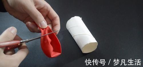 卷纸筒上套个气球太实用了, 能帮家里省下不少钱, 看完赶紧去试试