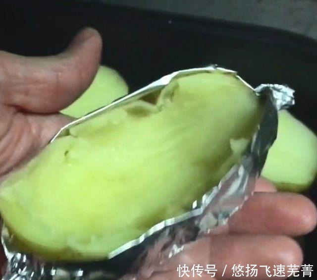 奶酪丝烤土豆,奶香浓郁,超美味!